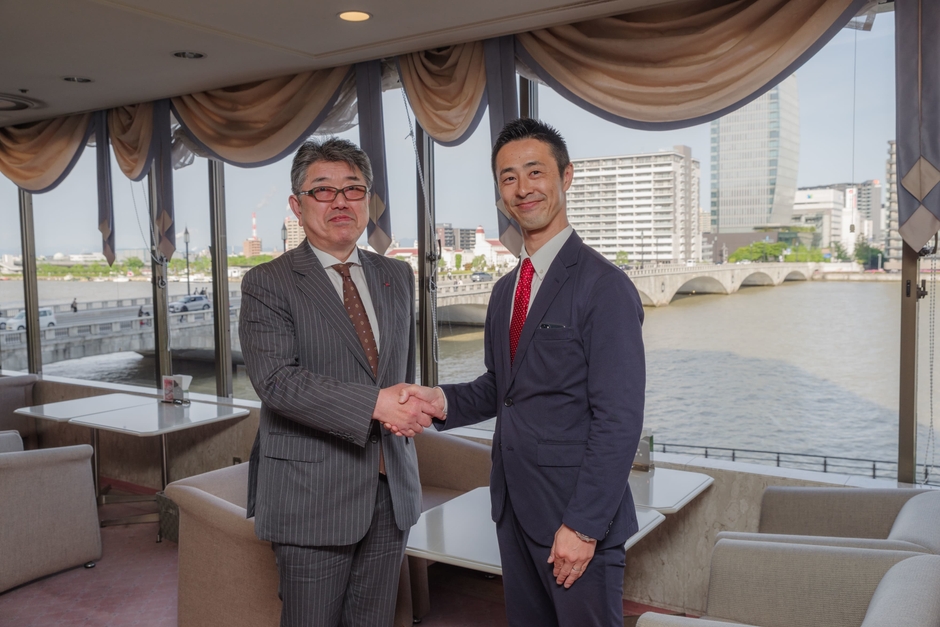 (左から)三川土建 阿部 豊氏、インテグループ 青木 裕