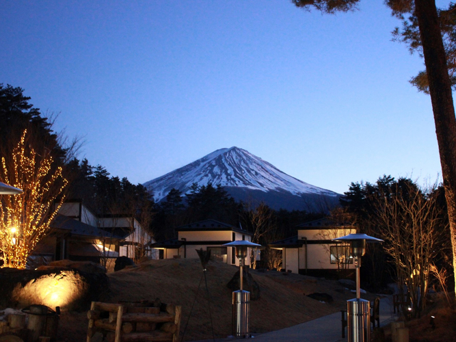 雄大な富士山が大迫力で迎えてくれます
