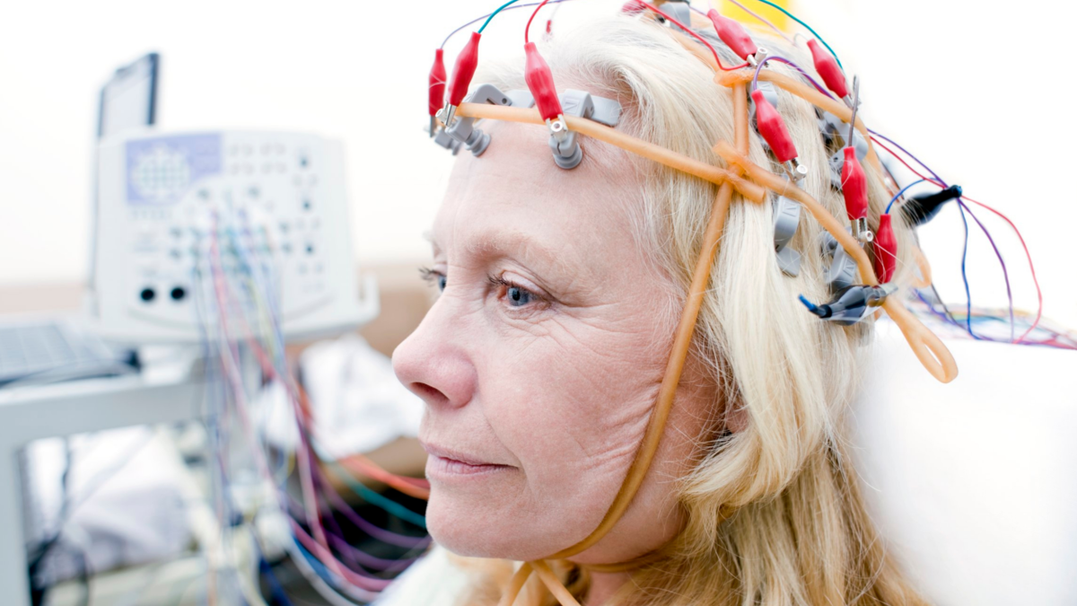 脳波計（EEG）デバイスの市場規模は2028年までに20.3億米ドルに達する見込み