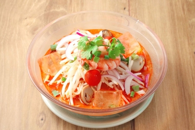 トムヤムイエン ハーブたっぷりトムヤム冷麺