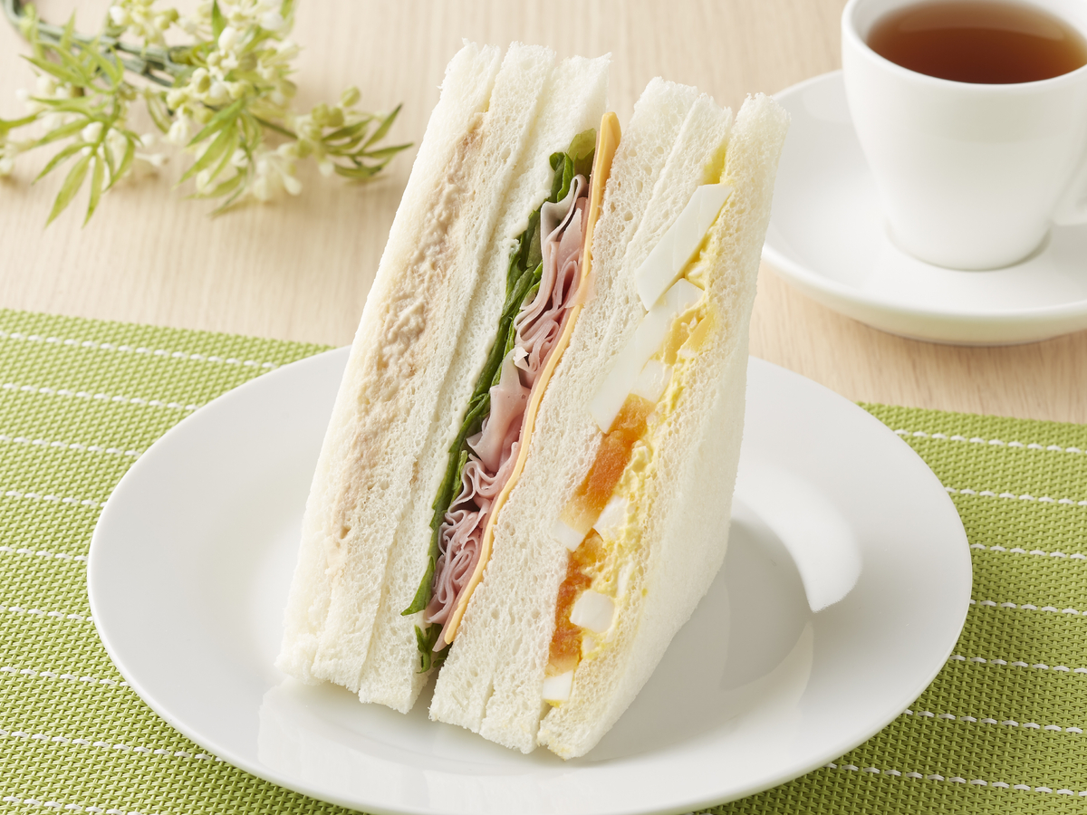 やわらかくふわっとおいしく パンのおいしさ さらにUP!! サンドイッチの食パン、具材がリニューアル! 5月14日(火)新発売