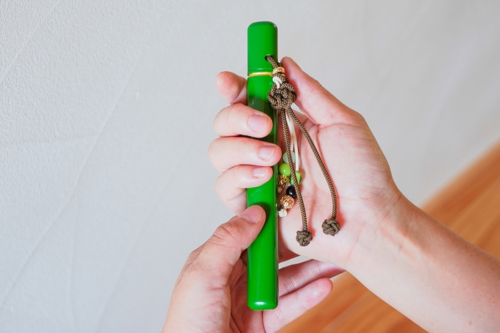 握って偲ぶ手元供養品『灯』