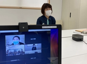 ヴェルペンファルマの視覚障がいを持つマッサージ師が 社会福祉教育の一環として小学校の教室とZoomをつなぎ オンライン授業を開催！