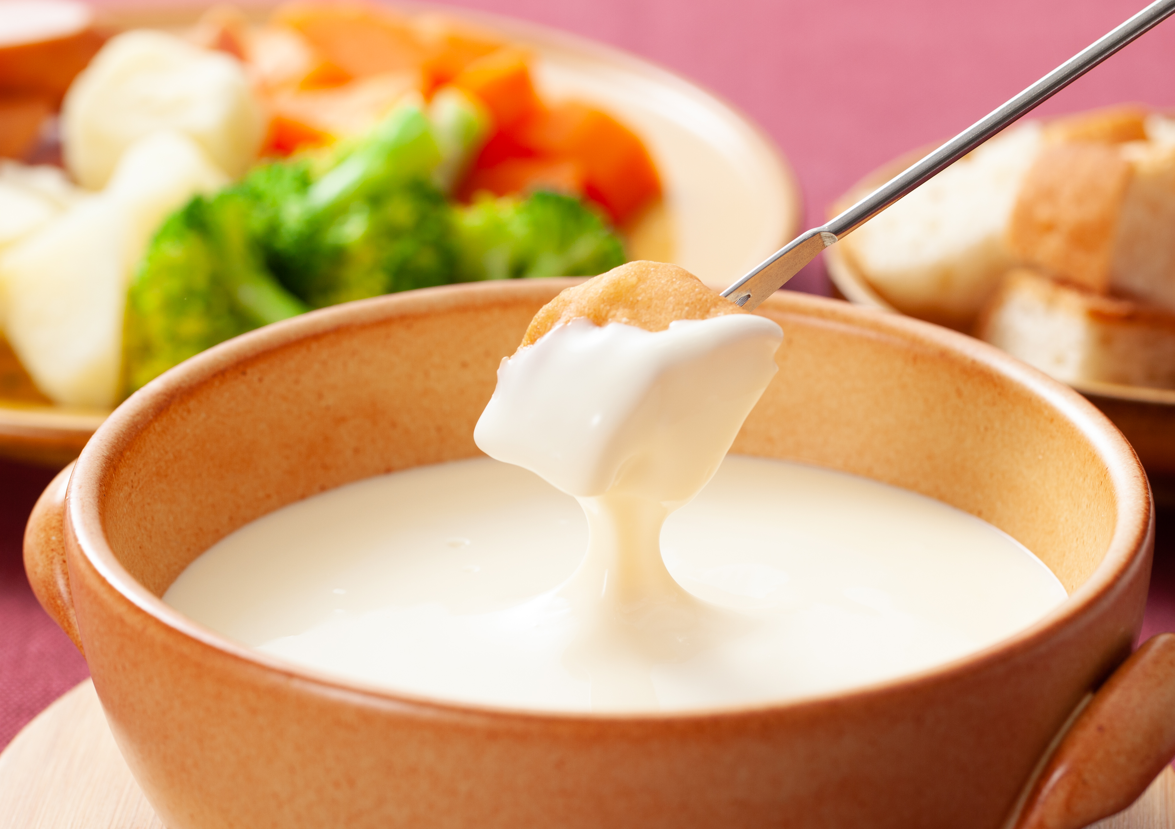 “おうち時間”におすすめ!味の変化を楽しめる!ライフプレミアム「カマンベール味わうチーズフォンデュ」新発売