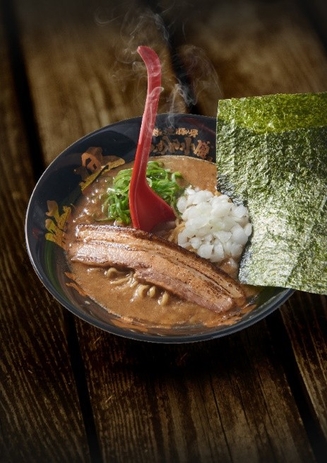 創業店「極濃豚骨 らーめん小僧」の 「禁断らーめん」