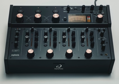 新時代のロータリーミキサーを体現したデザイン(2)