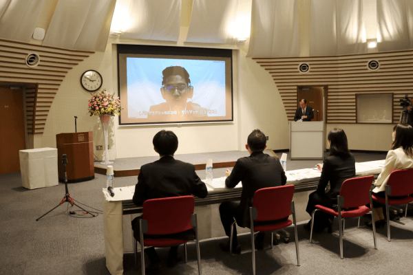 オンラインで開催された加計学園杯日本語弁論国際大会決勝大会