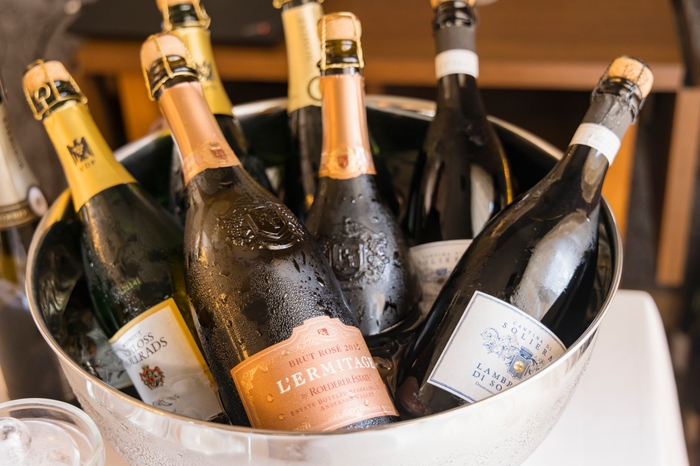 ▲早期予約特典でワイン3種をプレゼント