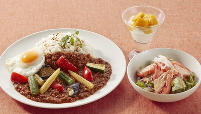 ごろっと夏野菜のキーマカレー(マンゴーヨーグルト&ジョナサンサラダつき)