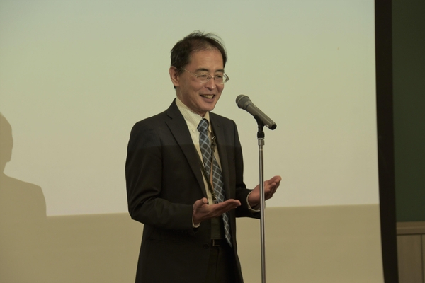 講評する上山教授