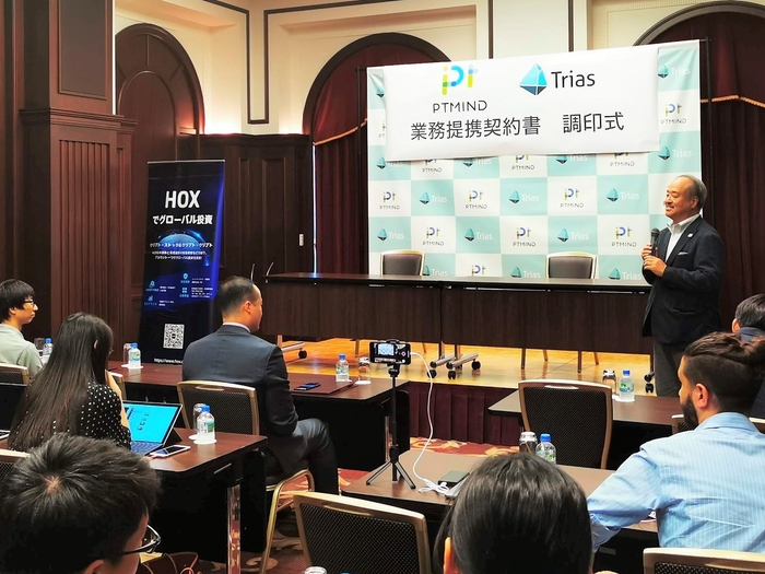 祝辞を述べる花井氏