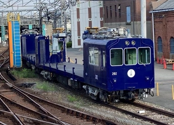 ～阪神電車の安全を38年間支え続けた電動貨車が引退～ 「電動貨車201号・202号引退記念見学会」を実施