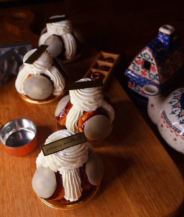 「パティスリーアンドベル」「サントノレ・バニーユ」プティガトー　620円