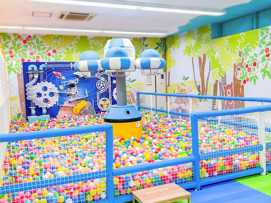 ボールプールで思う存分遊べるコーナー