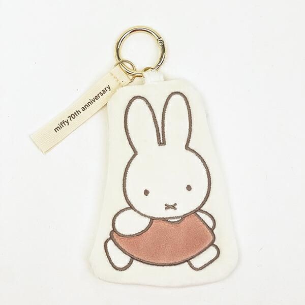 どの年代のミッフィーがお好き？ミッフィーの70周年を記念した70周年ヒストリーダイカットポーチです。