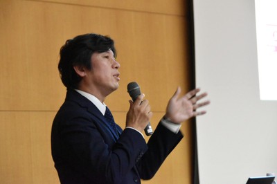 名城大学の概要を紹介した入学センターの松島潤さん