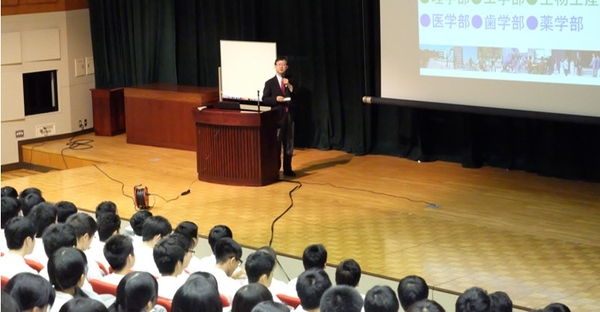 過去の進路講演会の様子