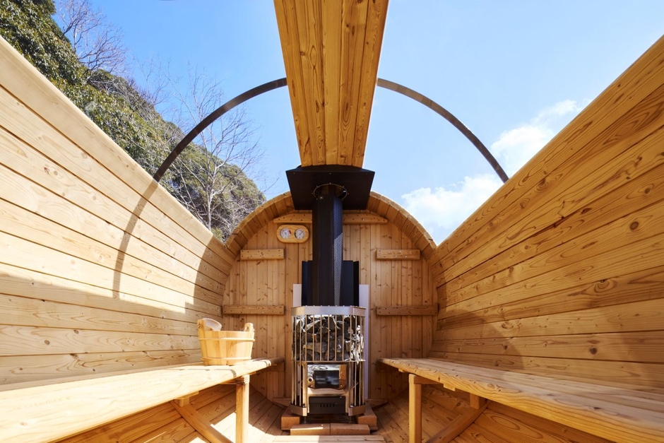 星が降りそそぐ吹抜けサウナ【千葉】