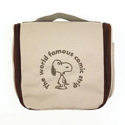 スヌーピーの便利なトラベルアイテム。コンパクトなのに広げると大容量で使いやすい◎フックで引っ掛けて使えるのも優秀すぎ。