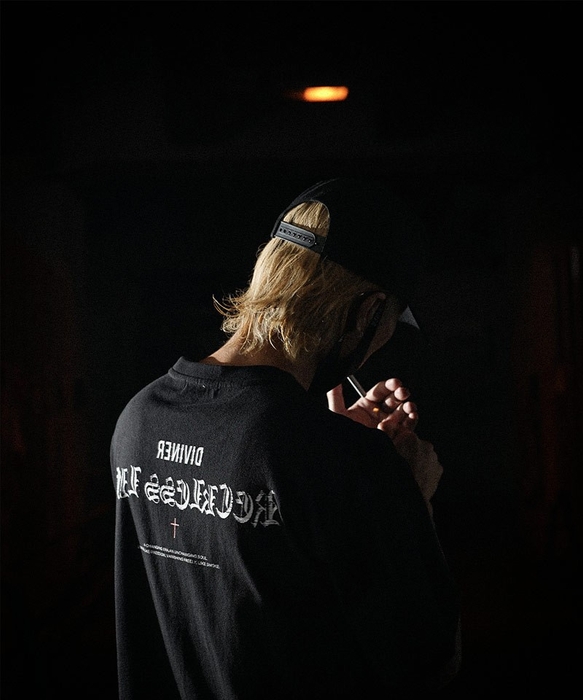 Circular Neck Logo TEE