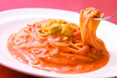 濃厚！うにとトマトのクリームスパゲティ