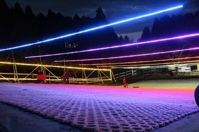 大人気!光る芝すべり