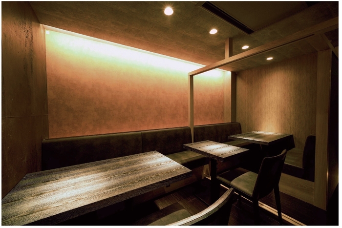 焼き鳥とワイン源内装2