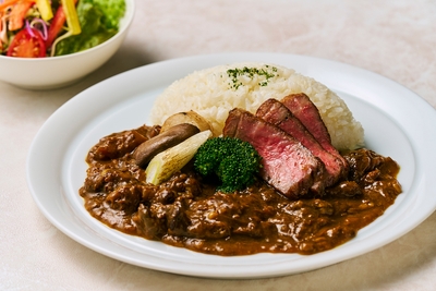 鳥取和牛のスパイシーカレー ミニッツステーキ添え
