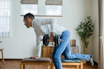 ベンチを使うことで効果的にトレーニングができる