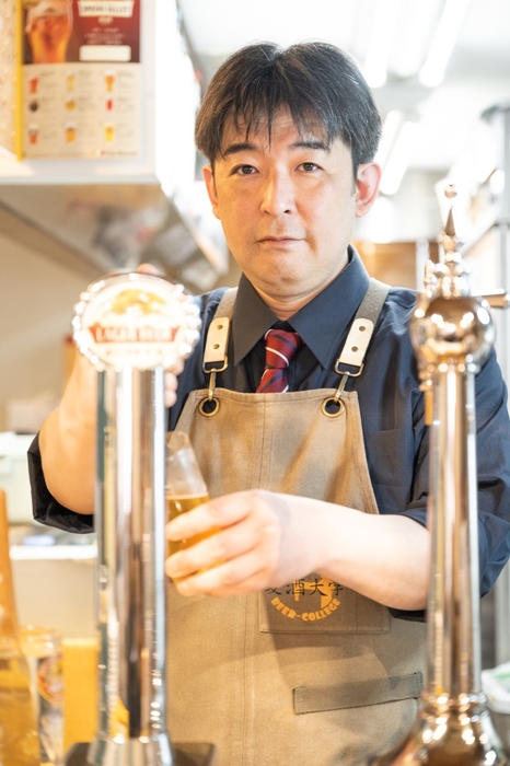 山本学長 注ぎシーン 正面