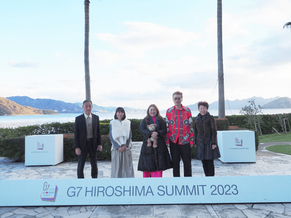 左から齊藤義久、AILA、SIZUKU、GOD、石井ひとみ