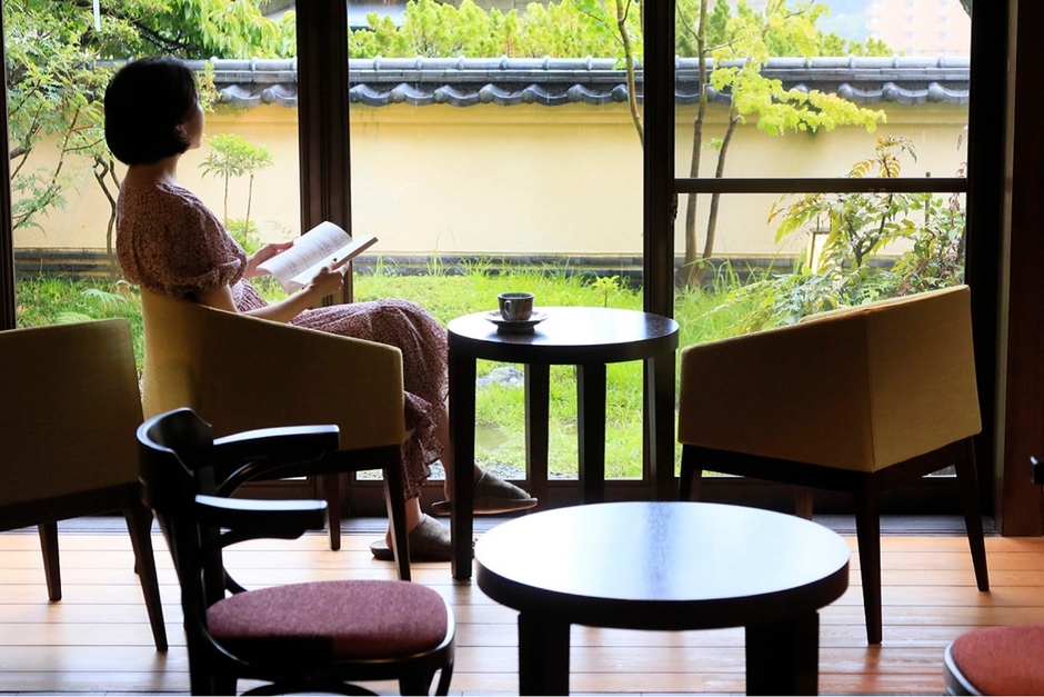 カフェ＆ライブラリー