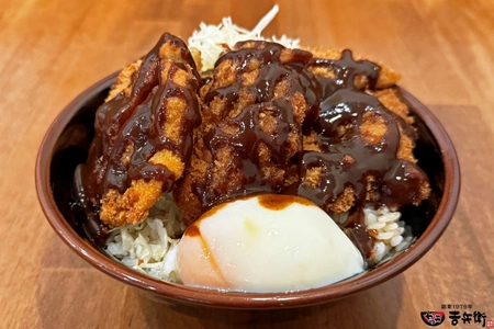 【期間限定】かつ丼吉兵衛 ピリ辛で美味い
「神戸どろからソースかつ丼」を期間限定販売！