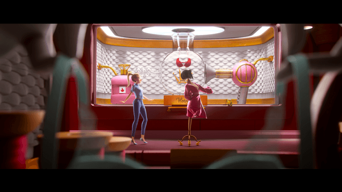 (1)謎の女性ロボット:夏はスリムに見せたいでしょ?