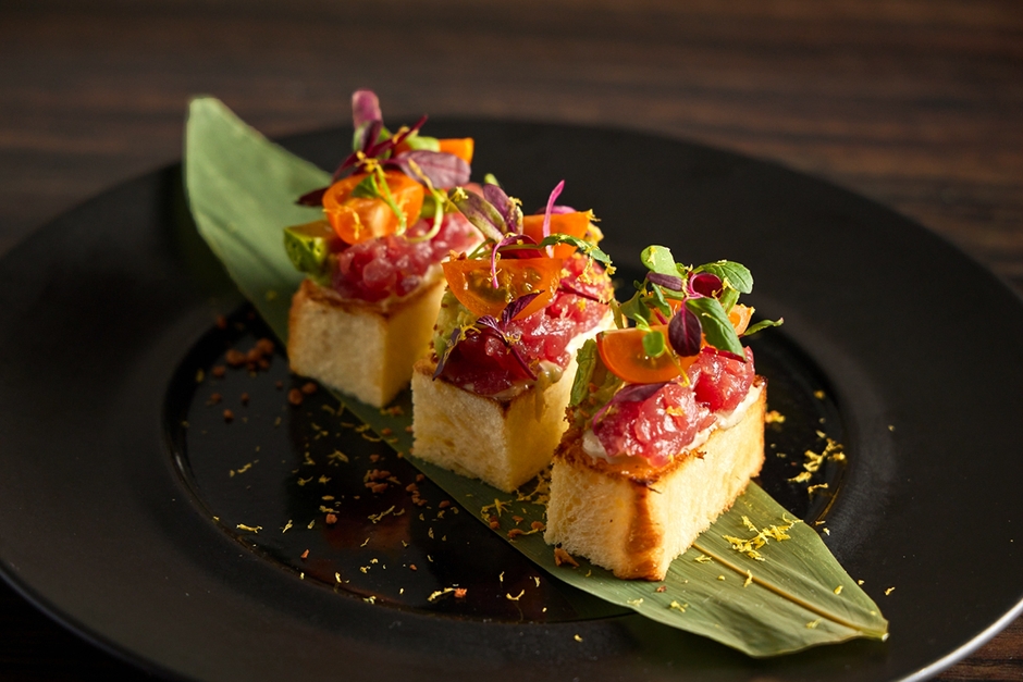 炙りアヒトースト　ローストガーリックアイオリ