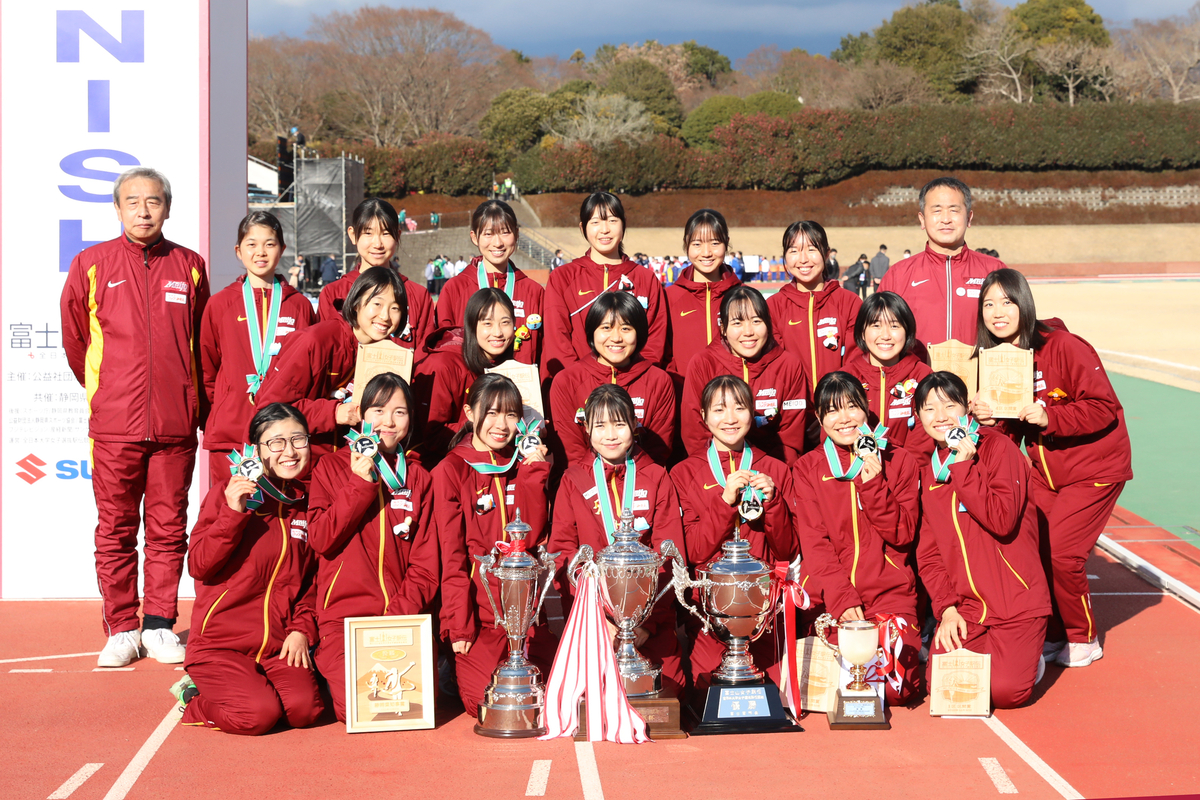 名城大学 女子駅伝直筆サイン入り フレーム付き写真 名城大学】富士山女子駅伝で5連覇 5年連続〝2冠〟の偉業 | NEWSCAST