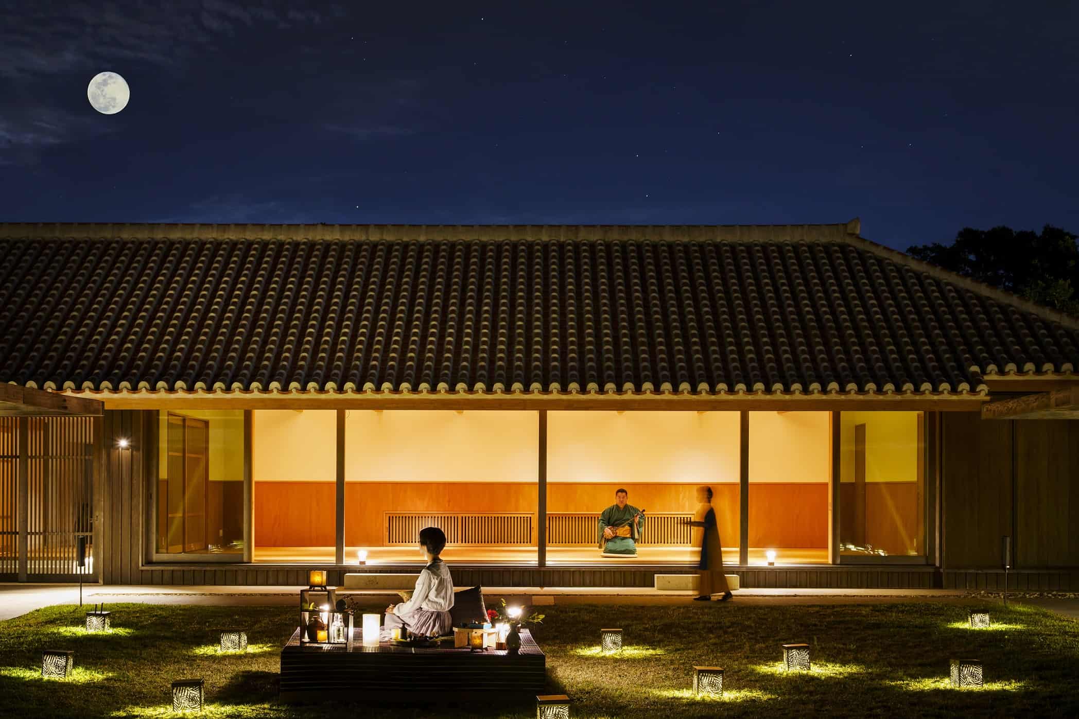 【星のや沖縄】貸し切りの庭で、琉球音楽を鑑賞しながら秋の夜長を過ごす「琉球秋夜の調」開催｜期間：2022年9月1日～11月30日