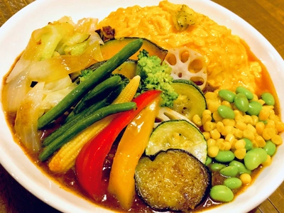 野菜が多すぎてオムライスが見えない！？ 1日分の野菜が摂れる新商品を販売開始