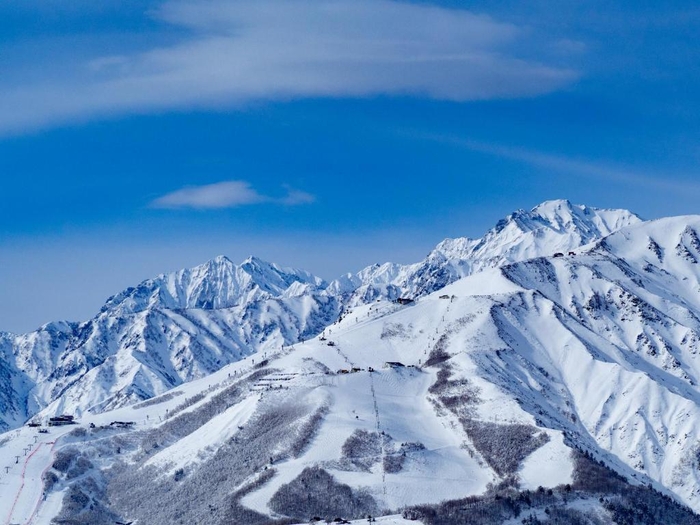 世界からスキーヤーが集う八方尾根スキー場(雪の荘から徒歩6分)