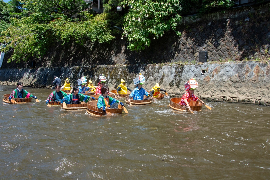 タライ乗り競走2