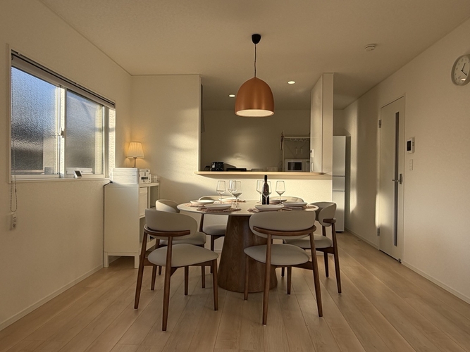 ダイニングテーブル