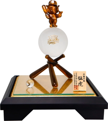 阪神タイガースリーグ優勝記念　伝統工芸 章玉 河野製作所× ジュエリー会社「タイガーアイ 特別オブジェ」数量限定発売