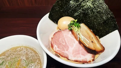 サバの身まで溶かし込む！
川崎・梶が谷の新店「星になれたら」に濃厚サバつけ麺が登場