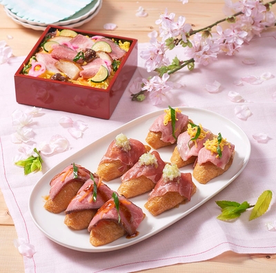 写真下:『3種肉稲荷』 写真上:『柿安の肉ちらし』