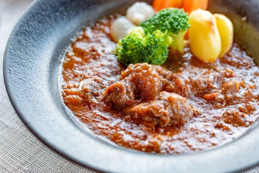 さいはての町に年間約1万人が訪れる「しお・CAFE」 「能登牛のプレミアムビーフシチュー」を3月10日より オンライン限定発売
