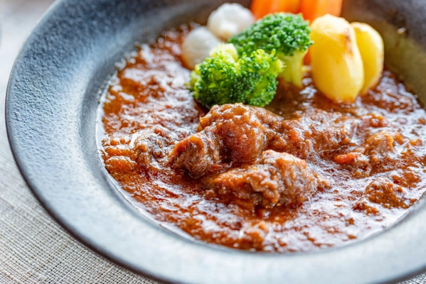 さいはての町に年間約1万人が訪れる「しお・CAFE」 「能登牛のプレミアムビーフシチュー」を3月10日より オンライン限定発売