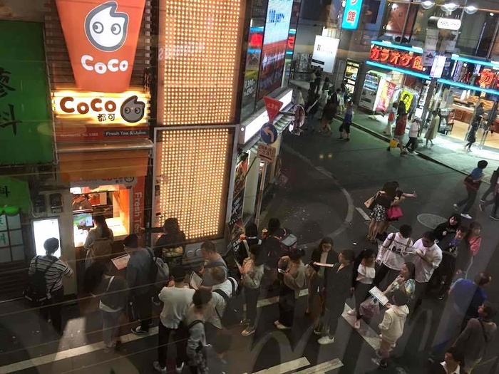 渋谷センター街店の行列