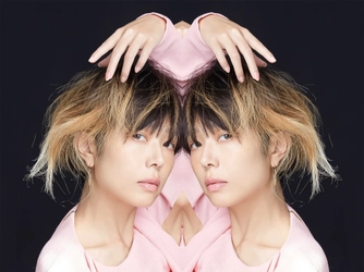 salyu × salyuがプラネタリウムのステージに登場 『LIVE in the DARK w/salyu × salyu』