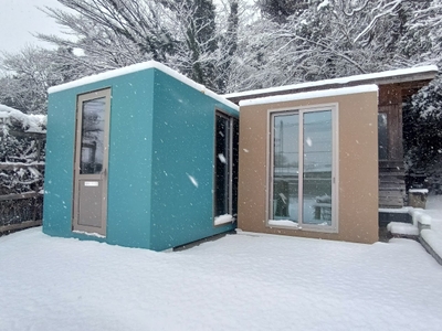極地ハウス　雪の日