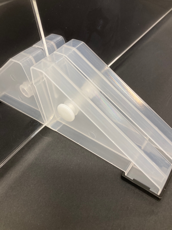 プラスチックネジで簡単連結!!